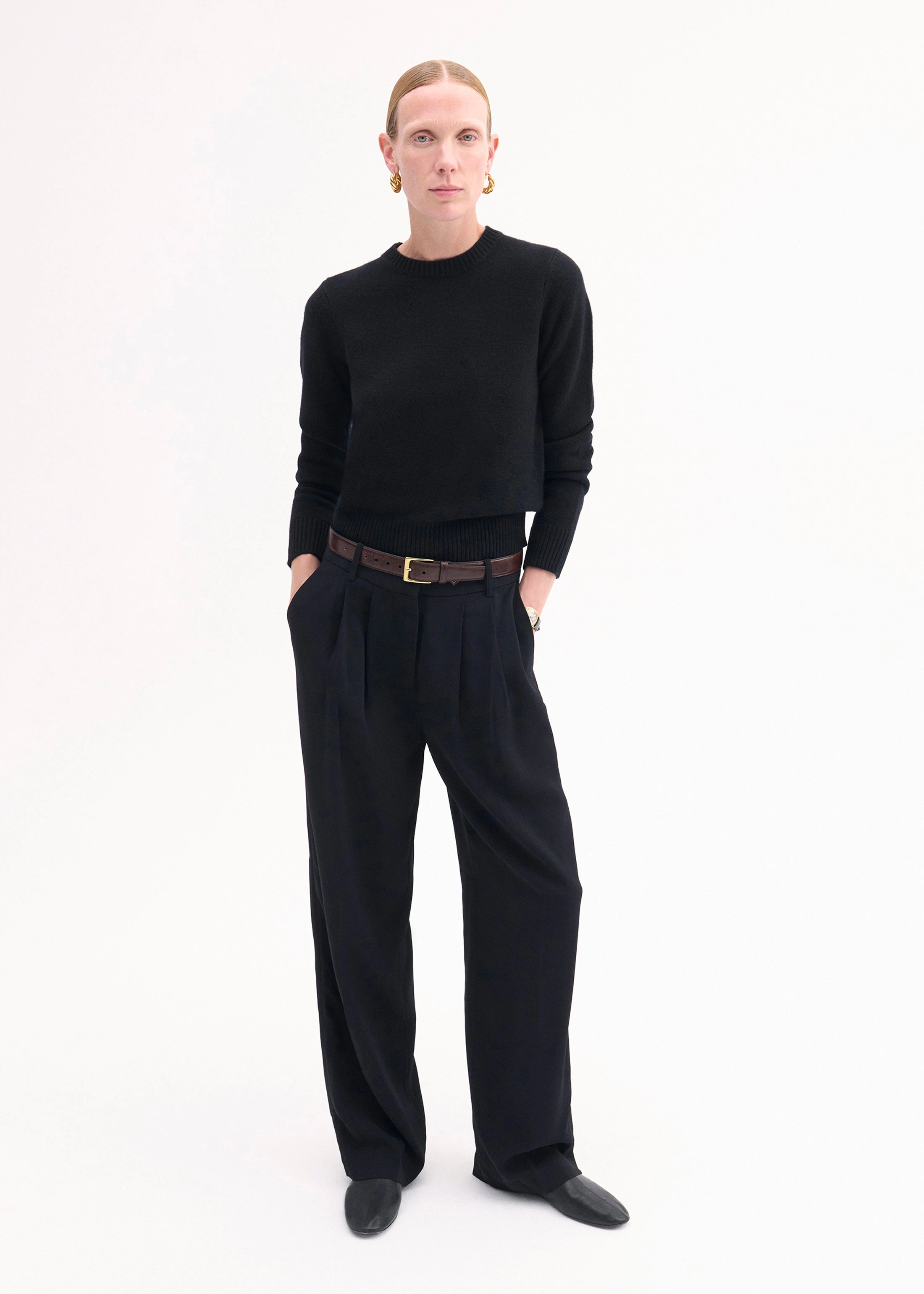 Classic Crew Sweater in Cashmere  - Black