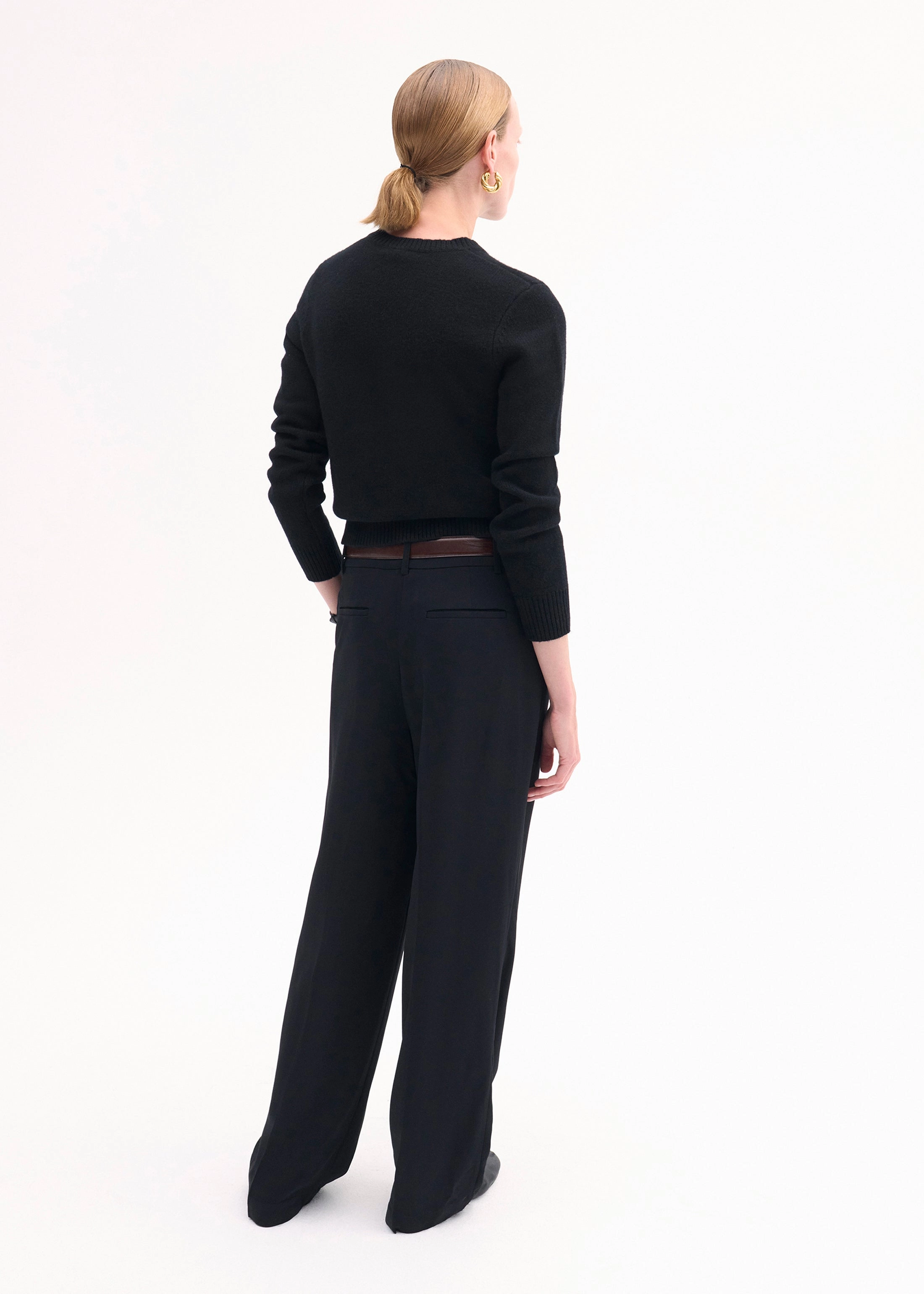 Classic Crew Sweater in Cashmere  - Black