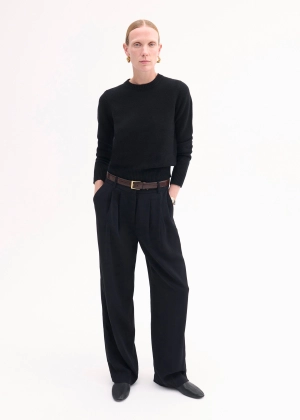 Classic Crew Sweater in Cashmere  - Black