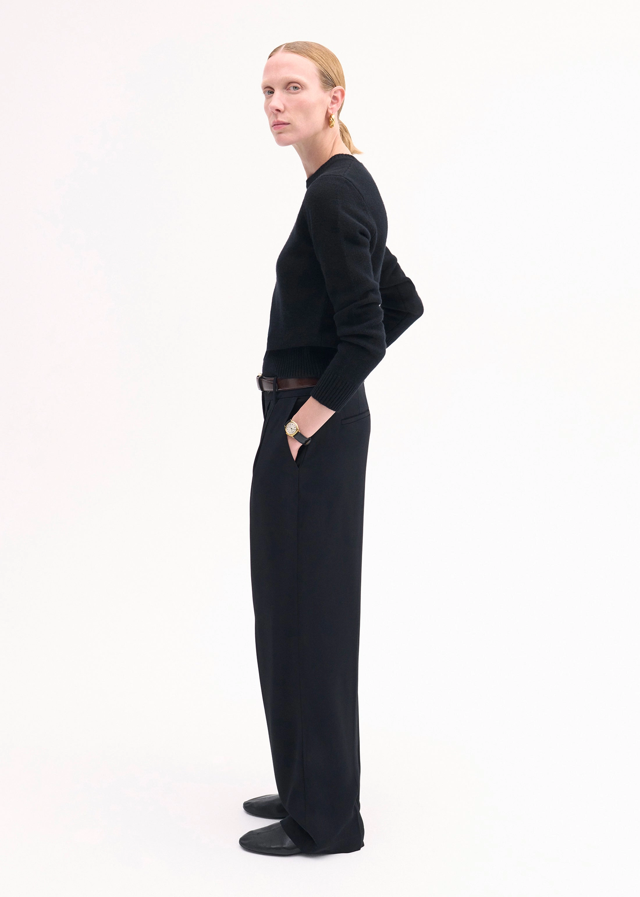 Classic Crew Sweater in Cashmere  - Black