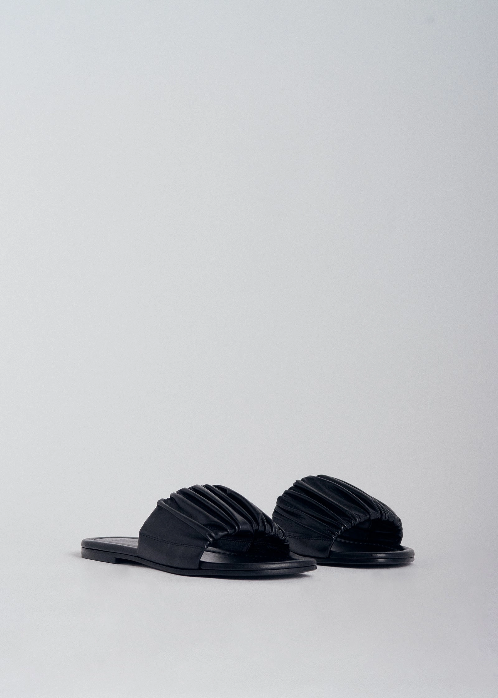 Ruched Slide Sandal in Leather - Black