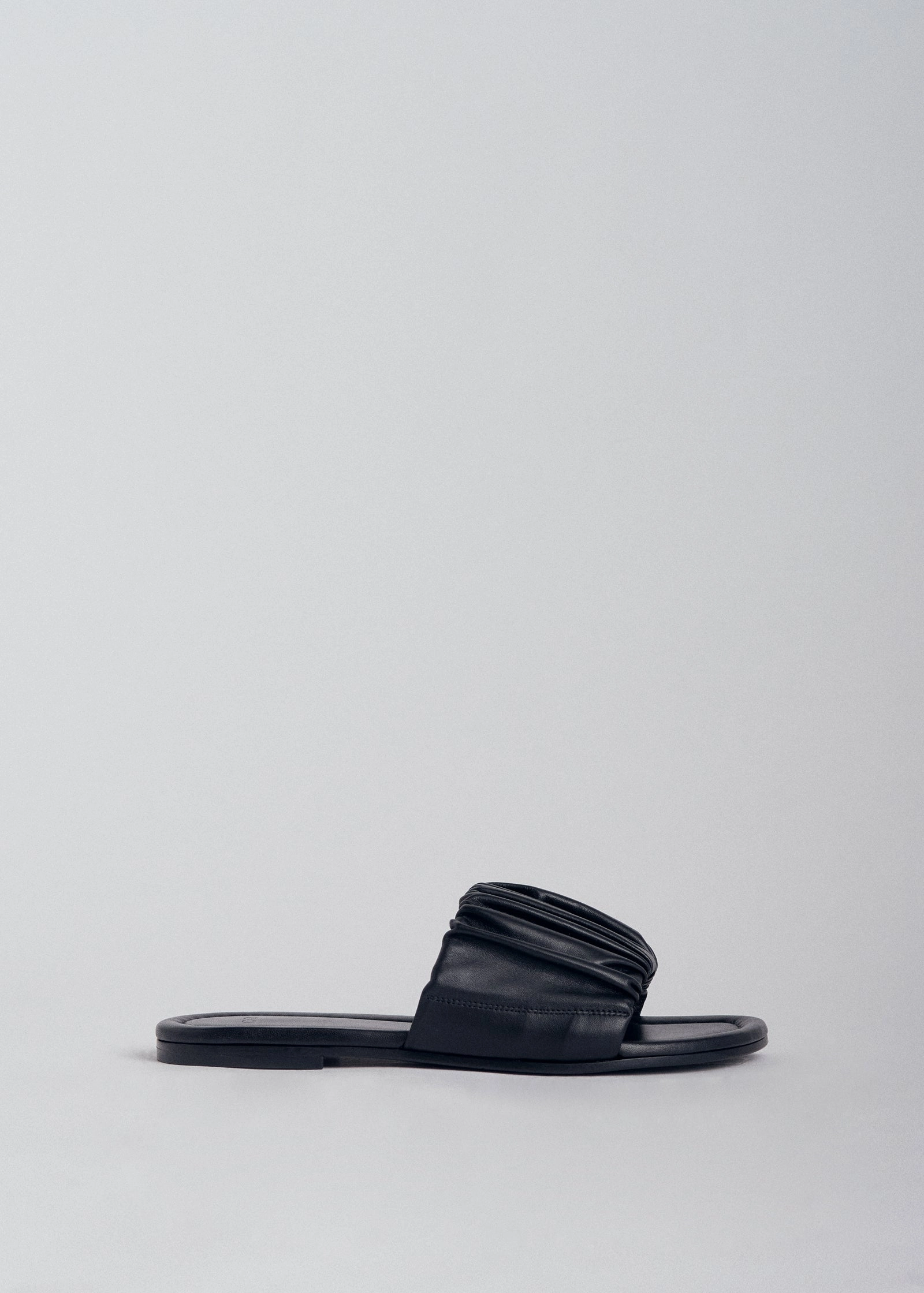 Ruched Slide Sandal in Leather - Black